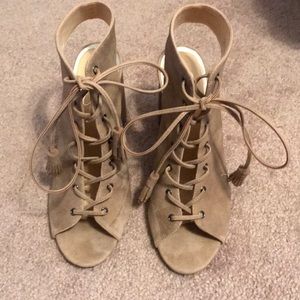 Jessica Simpson lace up booty